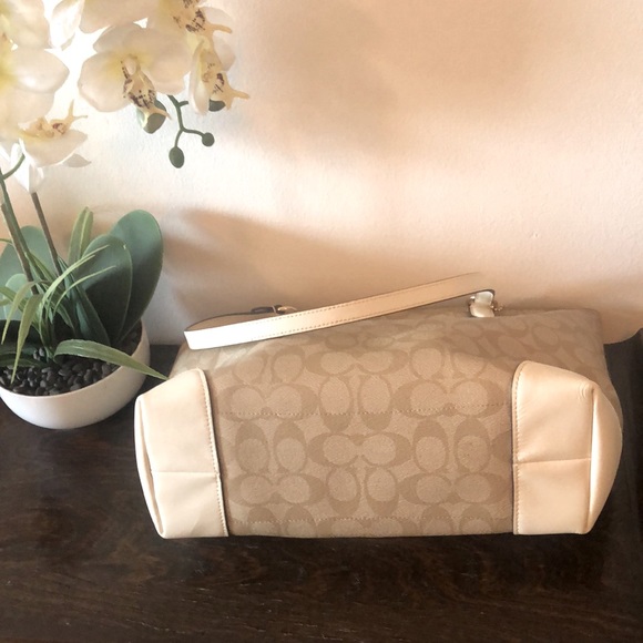 Coach Monogram Tote - Picture 4 of 6